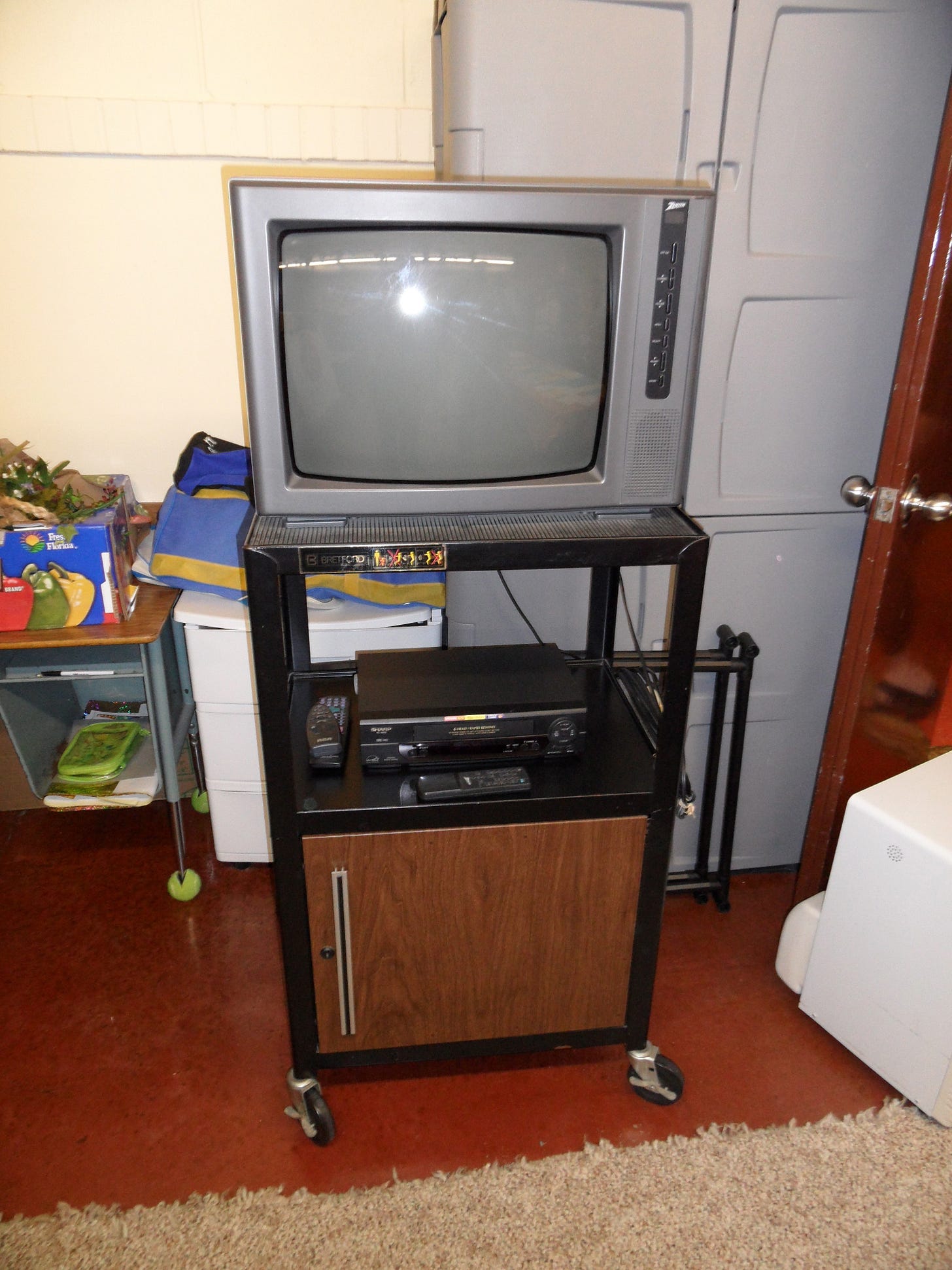 tv on cart
