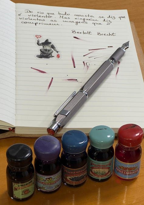 Estou convencido de que as canetas e o papel me trouxeram uma conexão parcialmente perdida entre os meus pensamentos e a linguagem, a elaboração do texto.