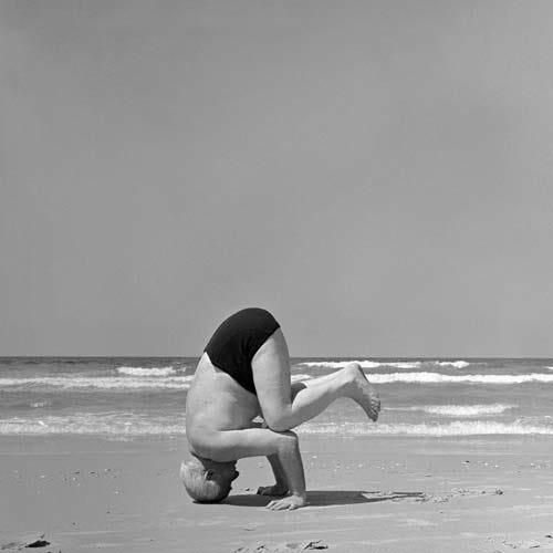 1957 — @Israel's first Prime Minister David Ben-Gurion does a handstand on a beach in @TelAviv. #ThrowbackThursday 1957 — @Israel's first Prime Minister David Ben-Gurion does a handstand on a beach in @TelAviv. #ThrowbackThursday