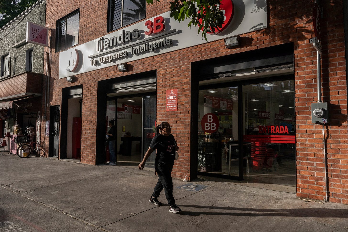 A Tiendas 3B store in Mexico City.