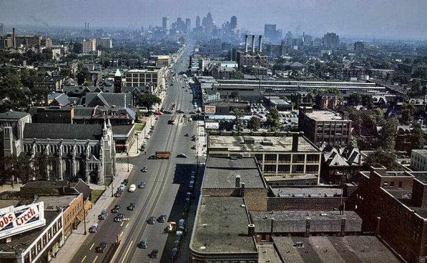 623px-Woodward_Ave_Detroit_1942.jpg