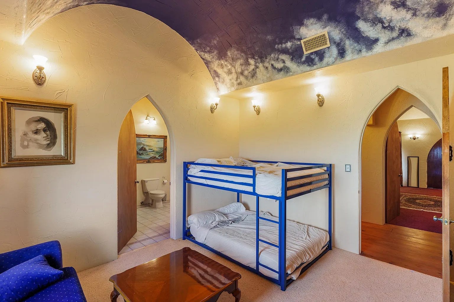 Mad King Ludwig's Texas Bunkroom - by Rebecca Makkai, image size:1536x1024