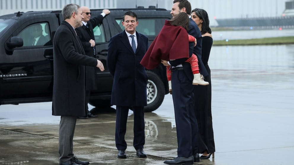 Vance makes his debut as VP at a high-stakes AI summit in Paris - ABC News