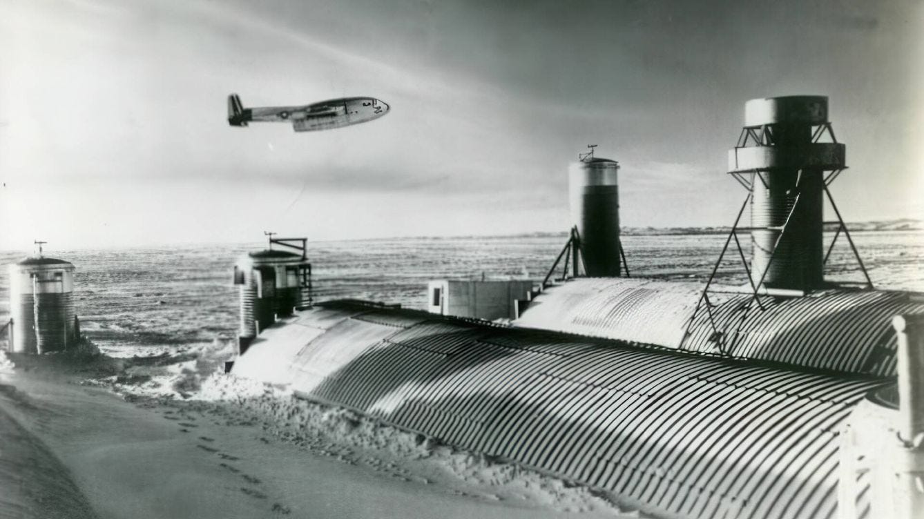 Foto: Un avión norteamericano llegando a Camp Century.