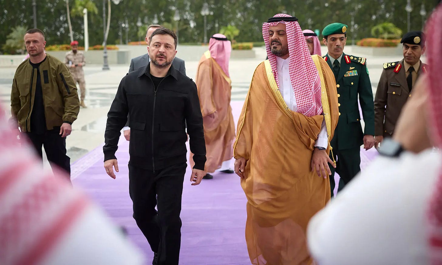 Zelensky to ink air security deal with Saudi Arabia on surprise visit, says  source - World - DAWN.COM