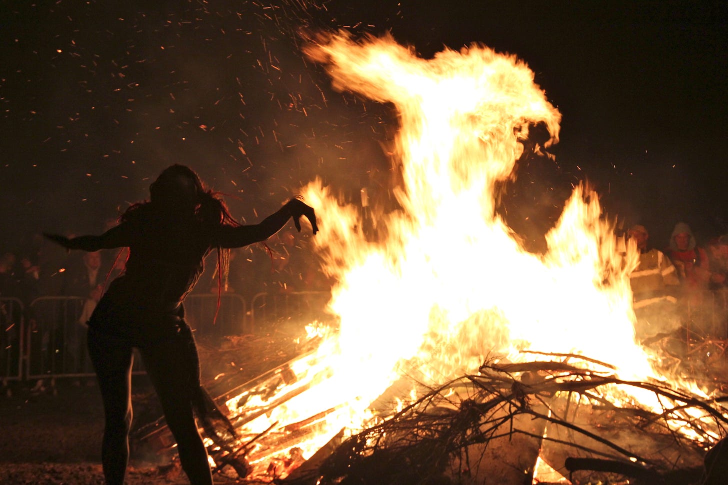 File:Edinburgh Beltane Fire Festival 2012 - Bonfire.JPG - Wikimedia Commons