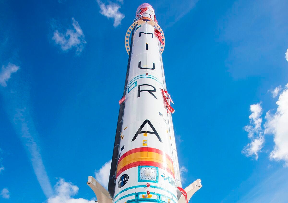 Miura 1 en la plataforma de El Arenosillo (Huelva), desde la que fue...