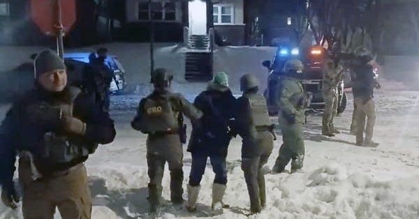 Federal agents arrest citizen observer watching ICE detain neighbors on her  north Minneapolis block | MPR News