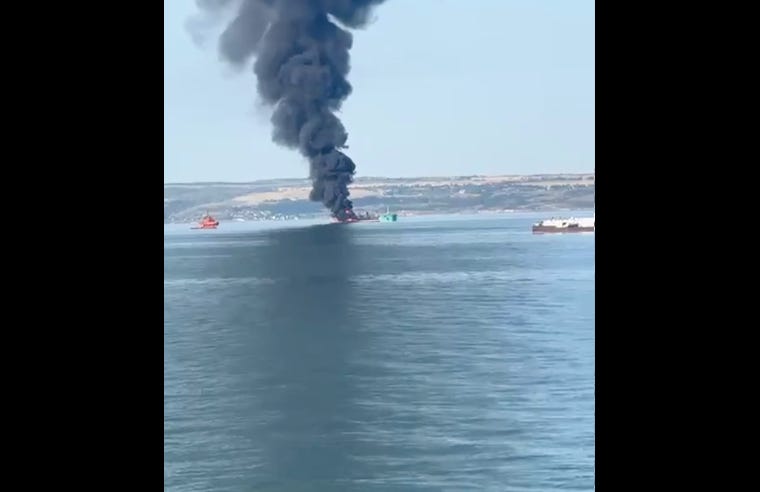 SmallTankerBurns_Azov_01.png
