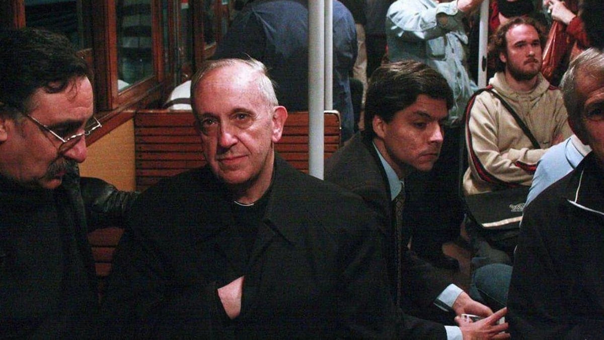 Aura pura': las fotos del Papa Francisco en sus tiempos de sacerdote que  conquistan las redes sociales | Ellas
