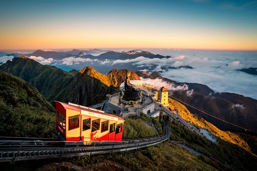 Sa Pa’s landscape is shaped by terraced rice fields, misty valleys and the Hoàng Liên Sơn Mountain. Sa Pa’s landscape is shaped by terraced rice fields, misty valleys and the Hoàng Liên Sơn Mountain.