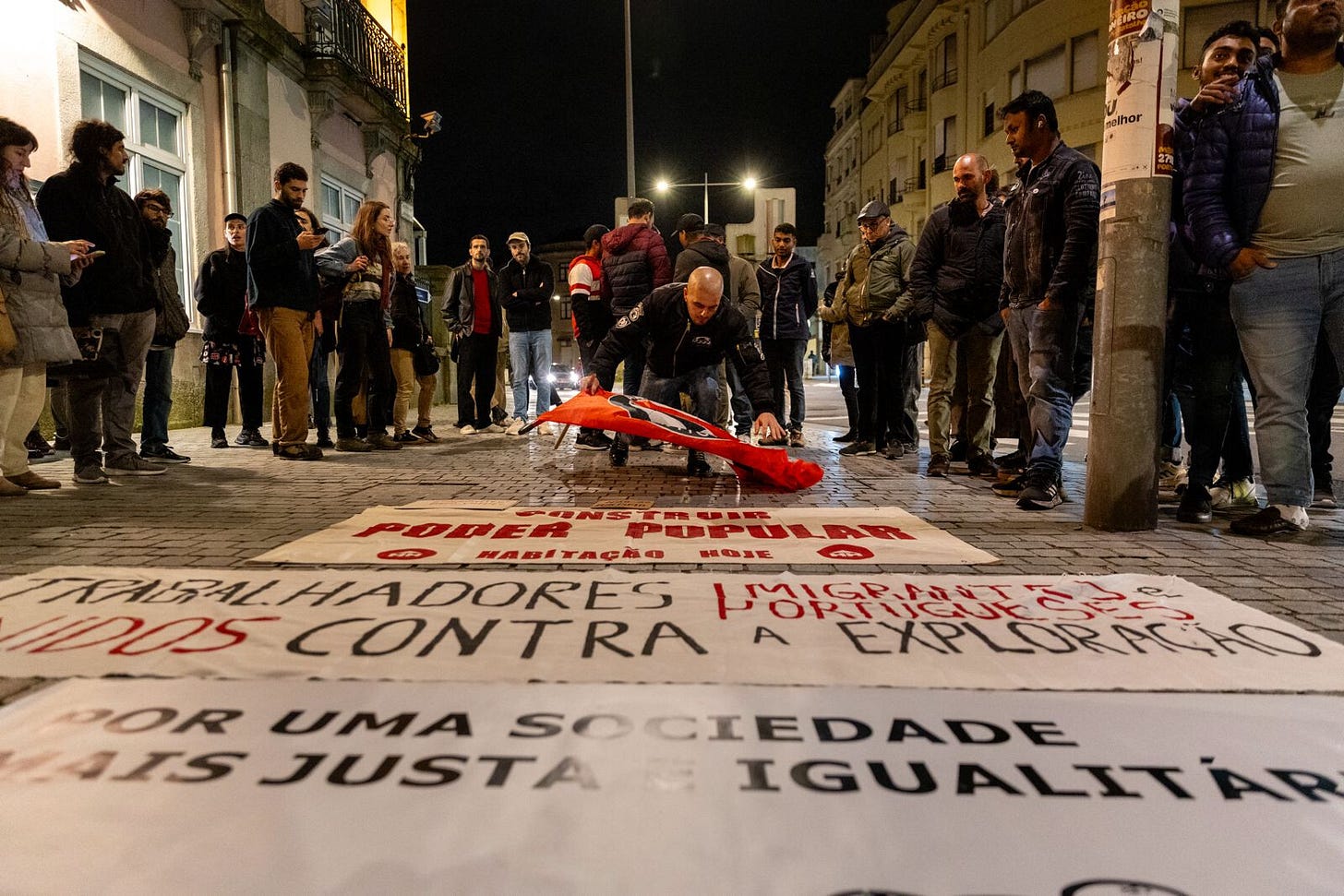 Os imigrantes não estão sozinhos": Mais de 200 pessoas na rua contra o  racismo