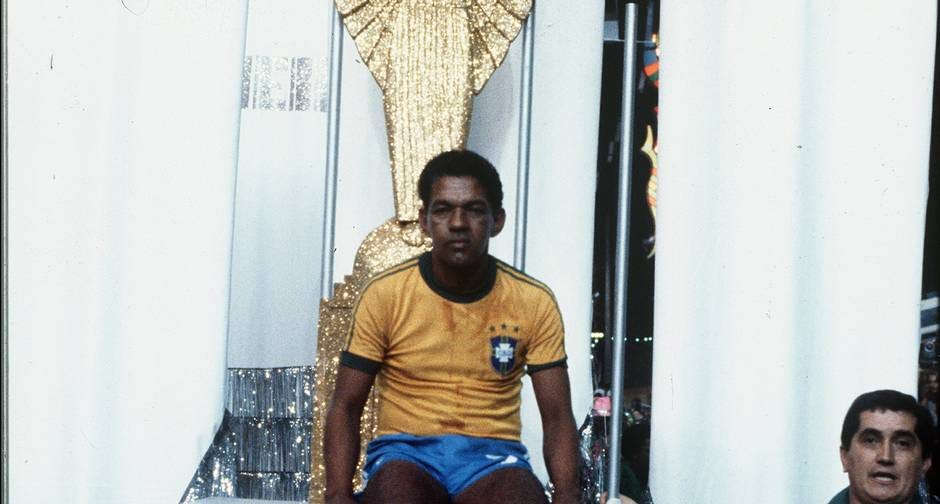 Garrincha en el desfile de Carnaval de 1980: Samba con ambiente de tri –  Líbero