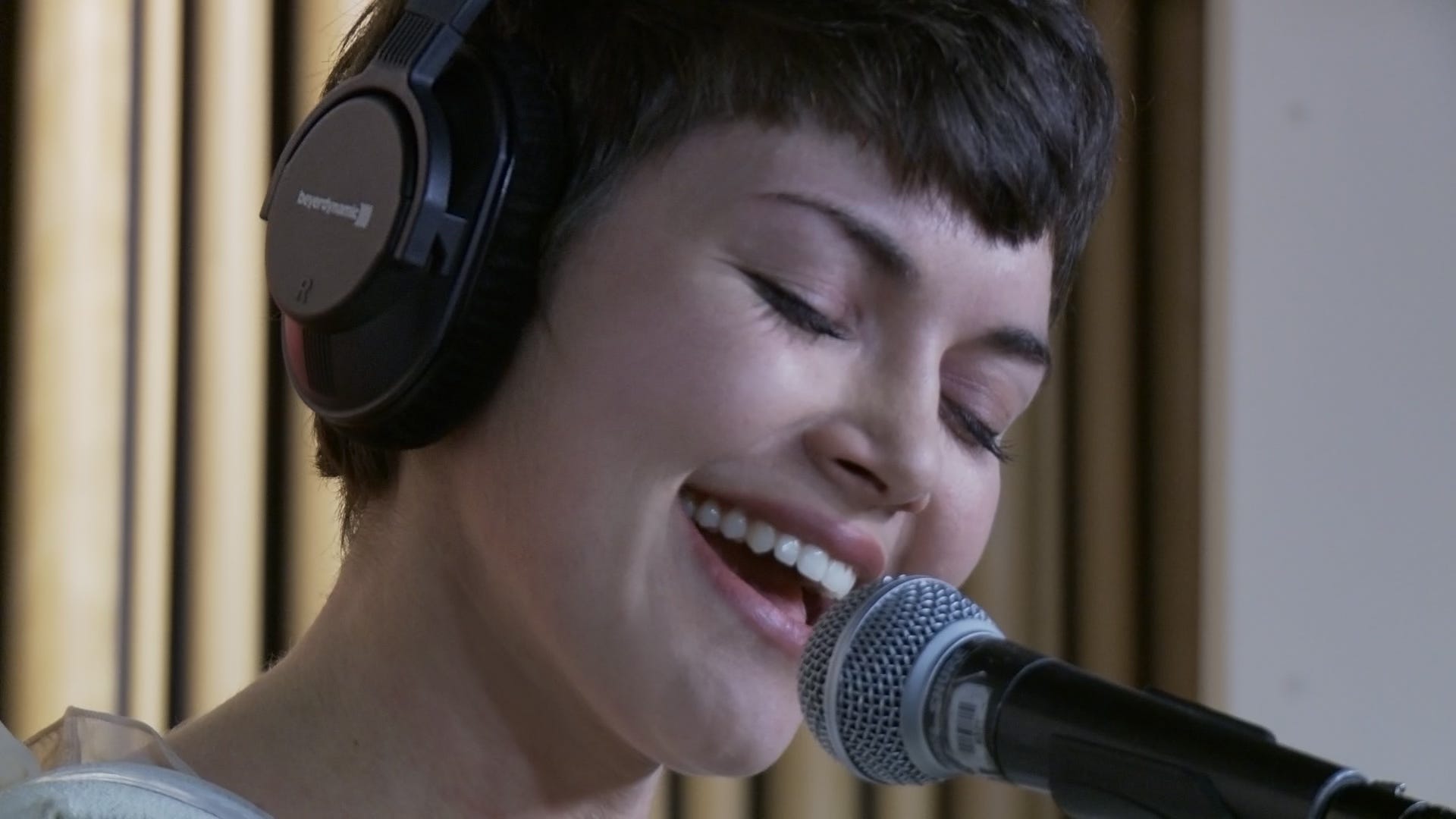 Movie still from the 2012 documentary La Maison de la Radio