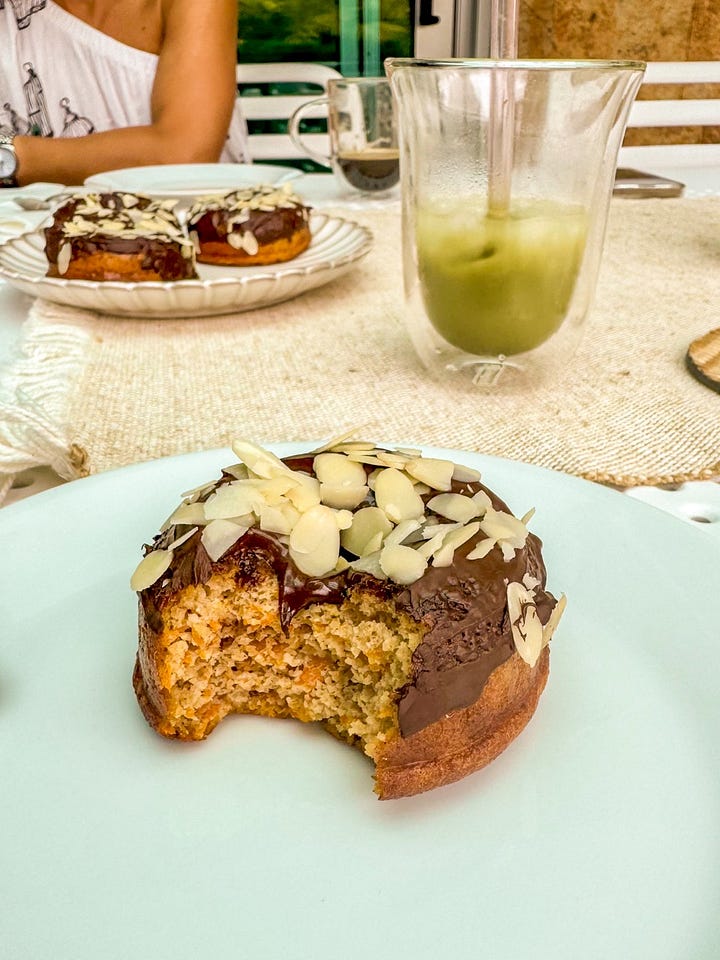 Donuts de zanahoria y té matcha