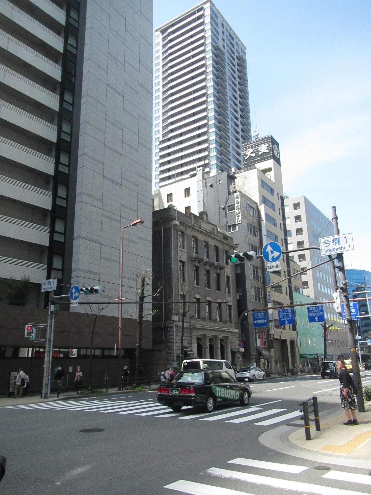 9人、東京タワー、高層ビル、通り、、「今橋1 Imabashi-1 mabash ផើ: newmo newm」というテキストの画像のようです 9人、東京タワー、高層ビル、通り、、「今橋1 Imabashi-1 mabash ផើ: newmo newm」というテキストの画像のようです