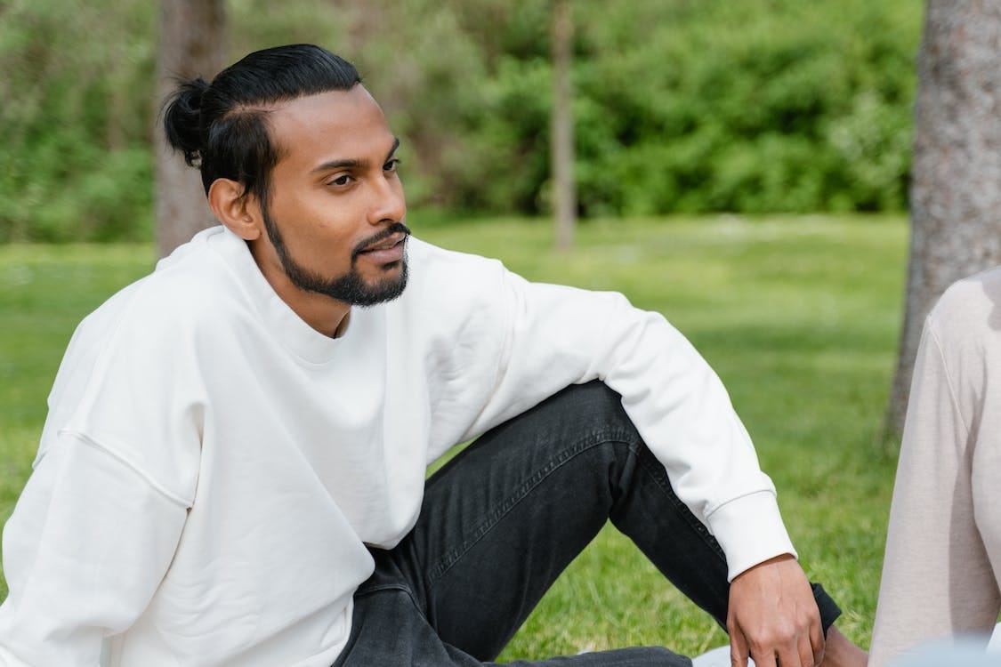 Free A Bearded Man Wearing a Sweater and Denim Pants Stock Photo