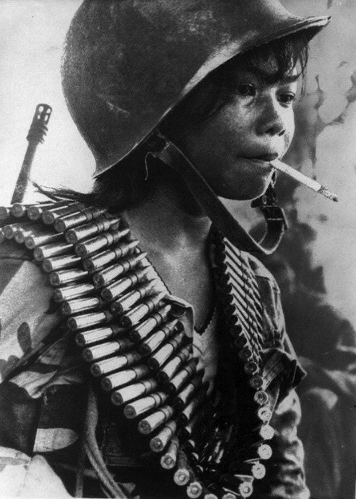 A young girl fighting for the Lon Nol regime against the Khmer Rouge,  Cambodian civil war, circa 1970-1975 (998x1500) : r/HistoryPorn