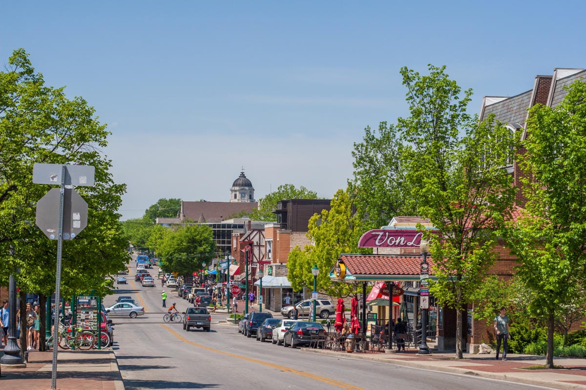 Bloomington's Kirkwood Avenue | Bars, Restaurants & Activities