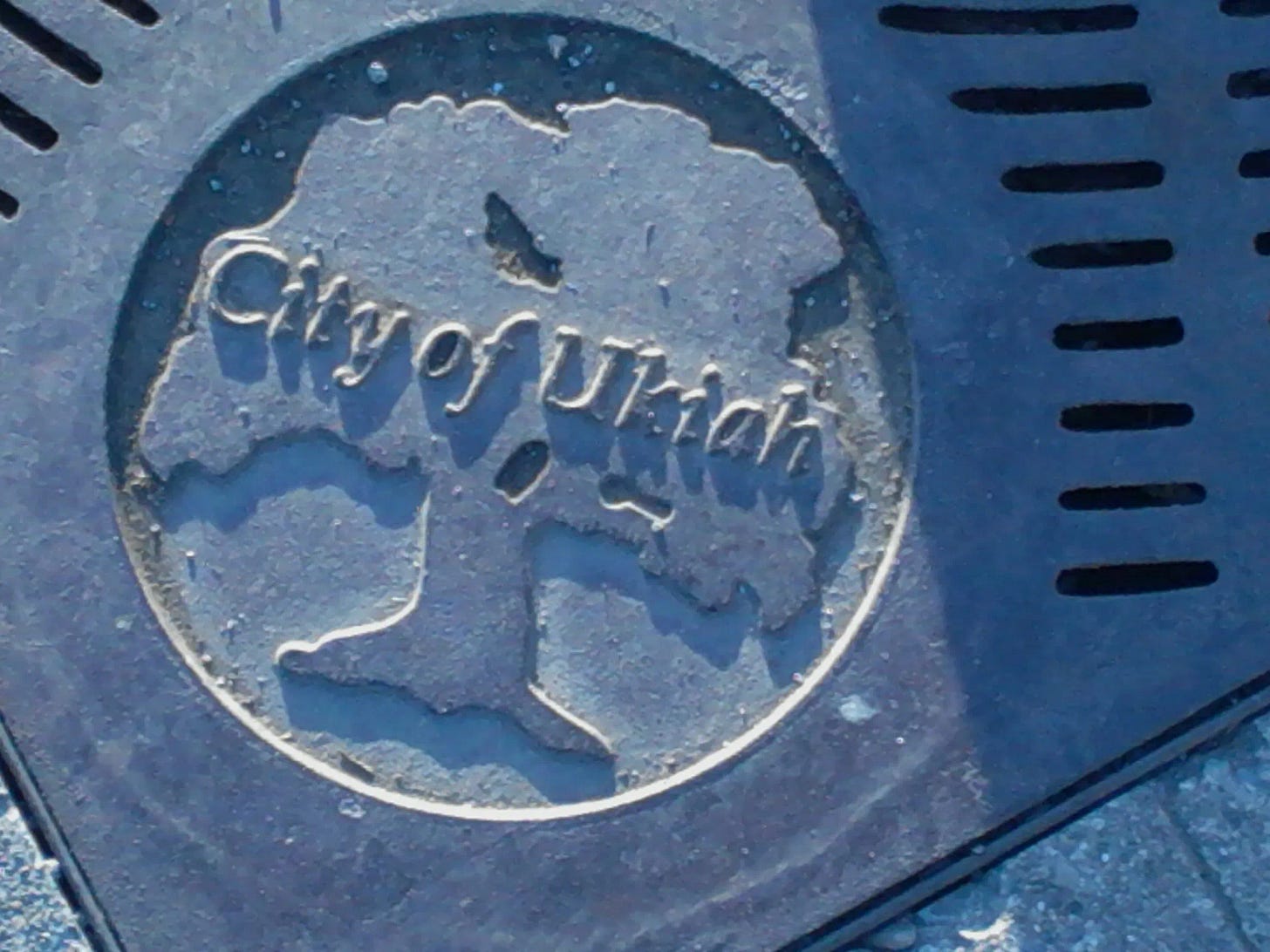 city of ukiah emblem of an oak tree that reads city of Ukiah