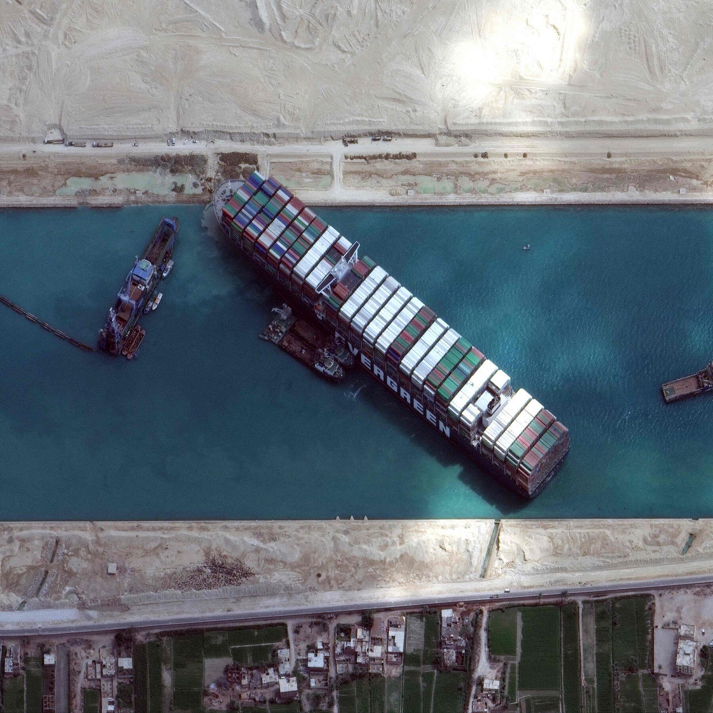 How One of the World's Biggest Ships Jammed the Suez Canal - The New York  Times