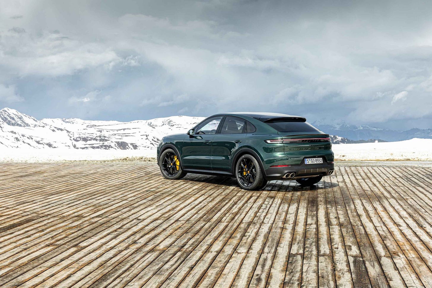 2024 Porsche Cayenne S Coupe Racing Green - Stunning HD Photos, Videos, Specs, Features & Price ...