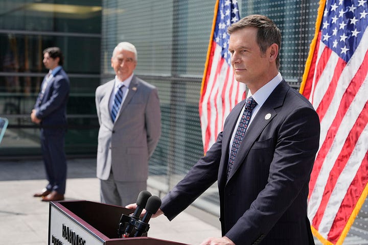 Mike, Jane, Former President Barnes, Micah, Russ, and Clare Hollingsworth in Line of Fire Episode 5 "Cul de Sac" at the presidential library ceremony and Mike giving a speech about his heroics in saving President Barnes in an assassination attempt but Micah and Russ know who the real killer is