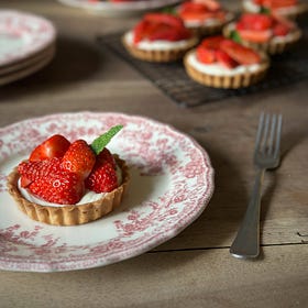Strawberry and mascarpone tarts - a recipe