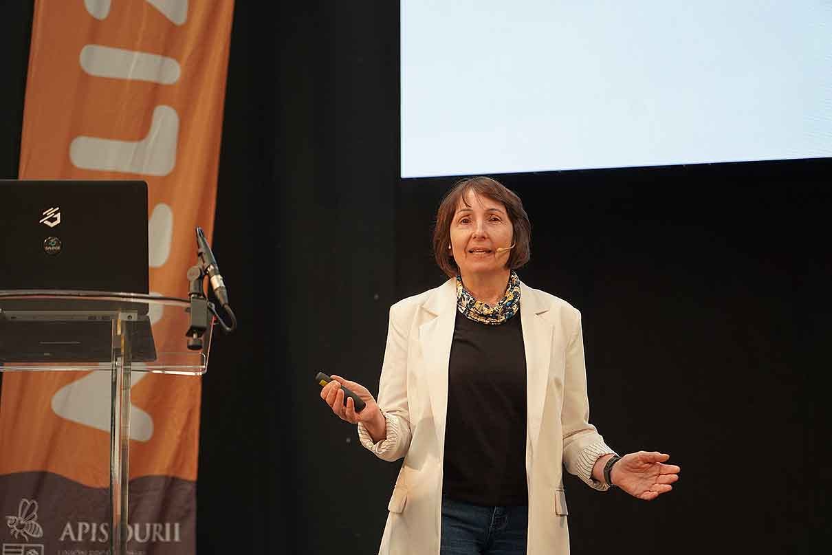 Marta Guarna, en el XII Congreso Nacional de Apicultura 2025 y Meliza