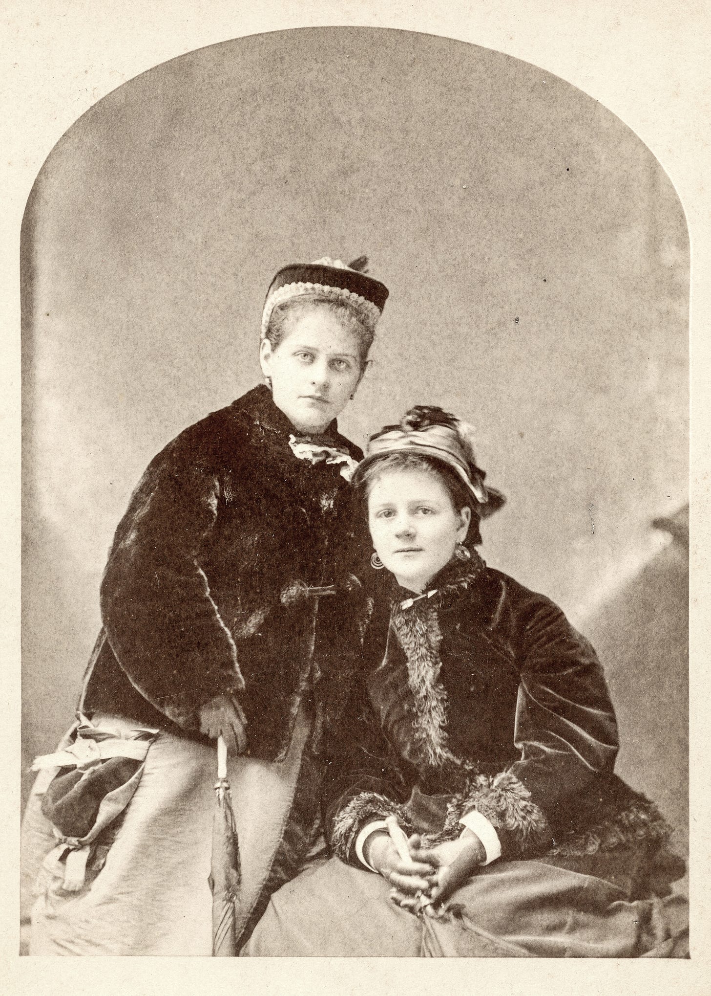 Laura and Caroline Barr
