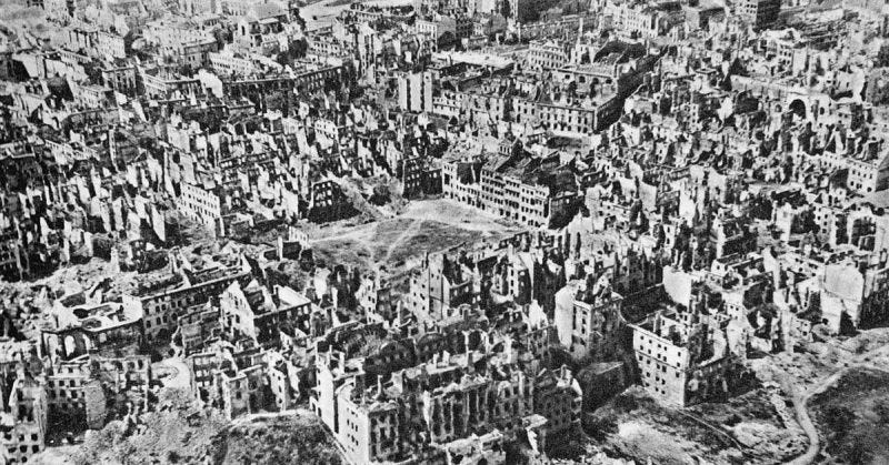 Postwar Warsaw Rebuilt from 18th Century Paintings | War History Online