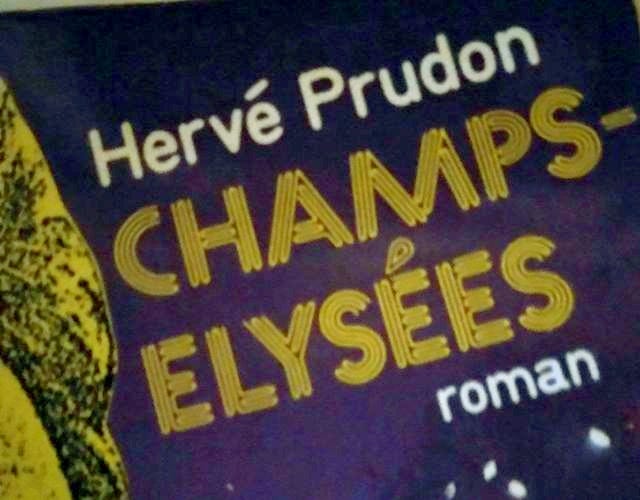 Peut être une image de champagne et texte