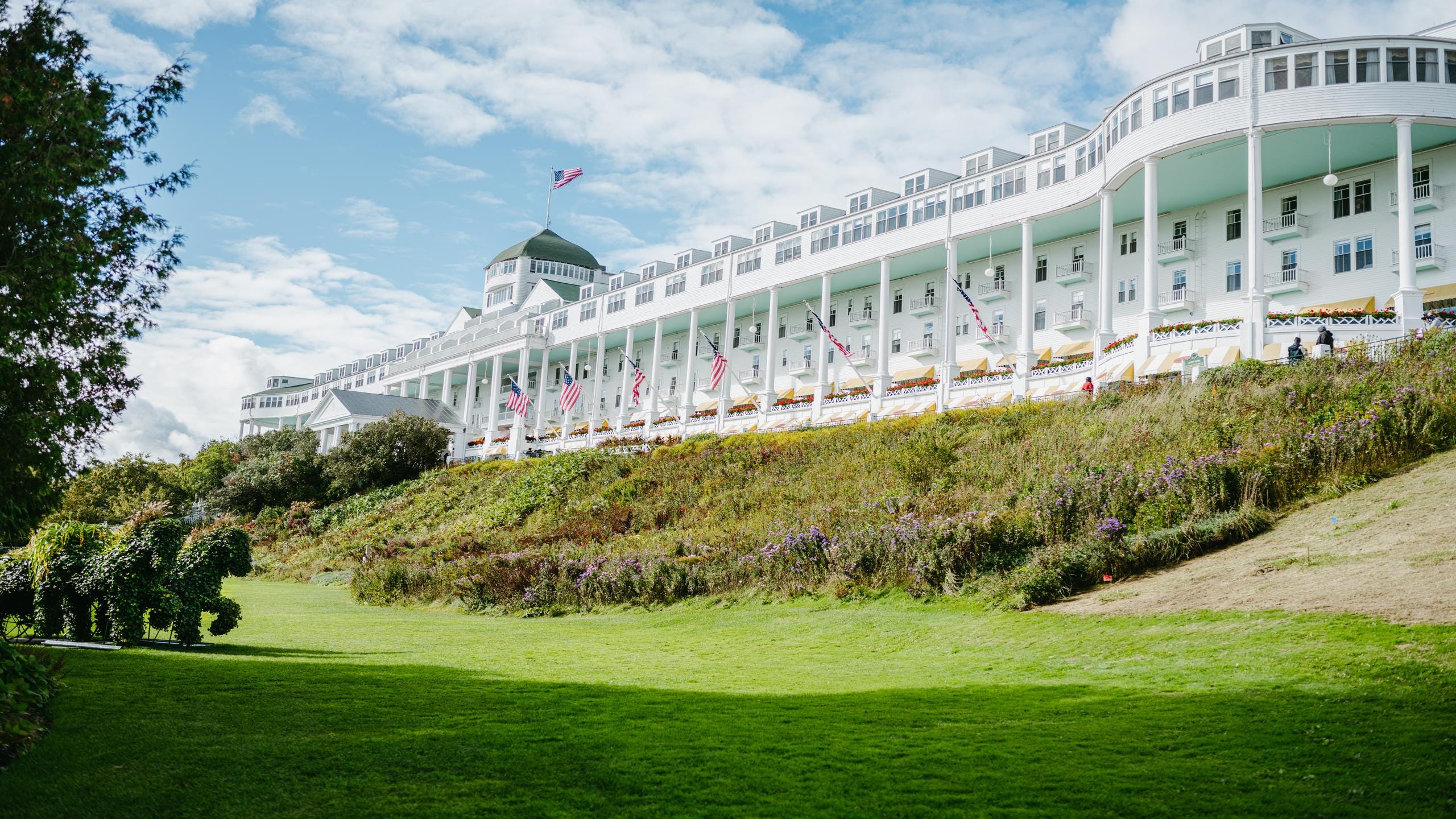 Visual tour of Grand Hotel, Mackinac Island Michigan. Professional photos. Custom maps. 