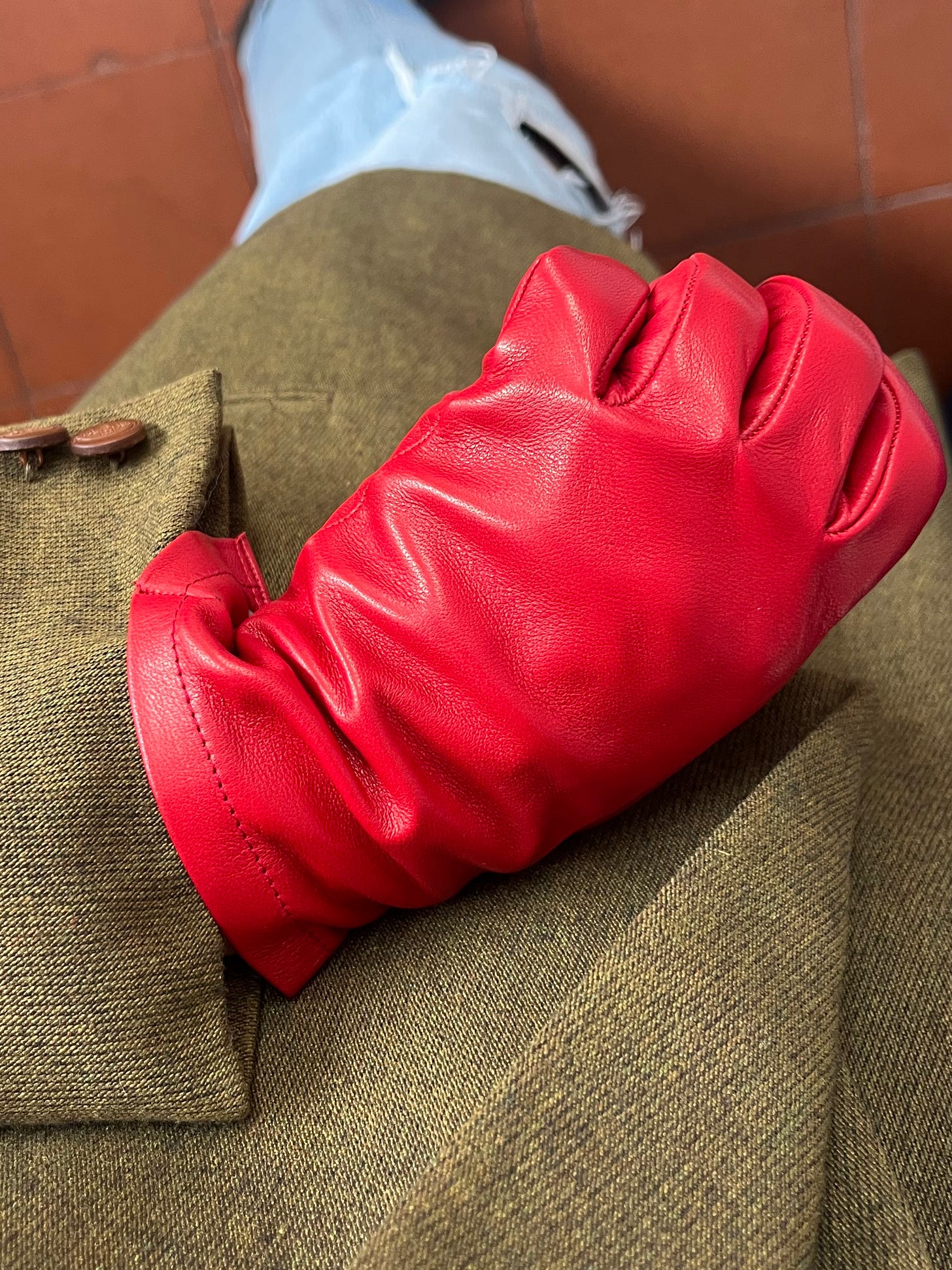 The Neapolitan Art of Leather Gloves