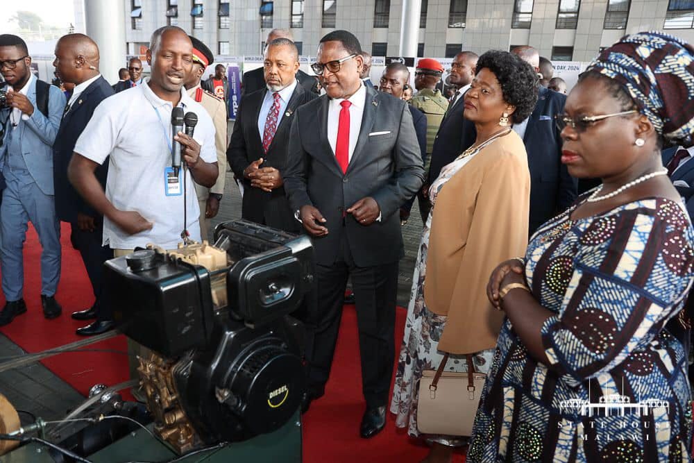 May be an image of 6 people, dais, newsroom and text May be an image of 6 people, dais, newsroom and text