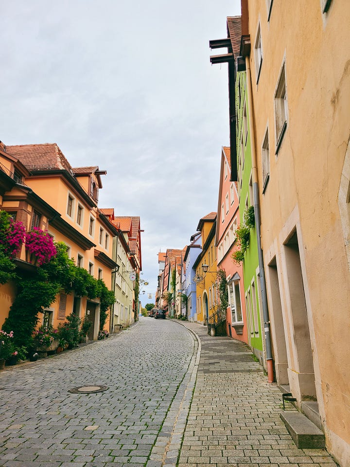 more Rothenburg ob Tauber streets with pretty pastel houses