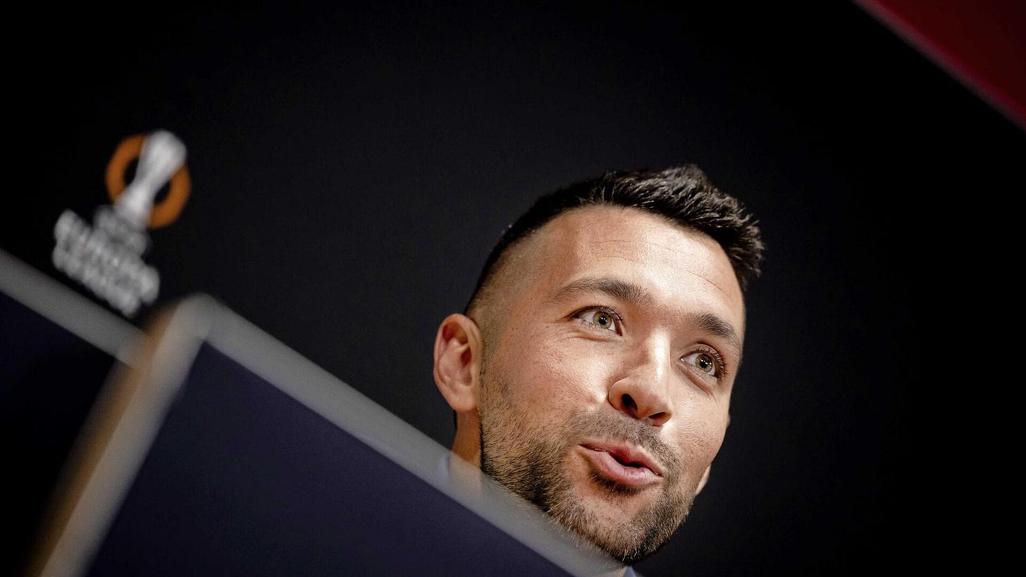 Ajax-trainer Francesco Farioli vindt Europa League net zo belangrijk als  Eredivisie: 'Duel met Maccabi cruciaal' | De Telegraaf