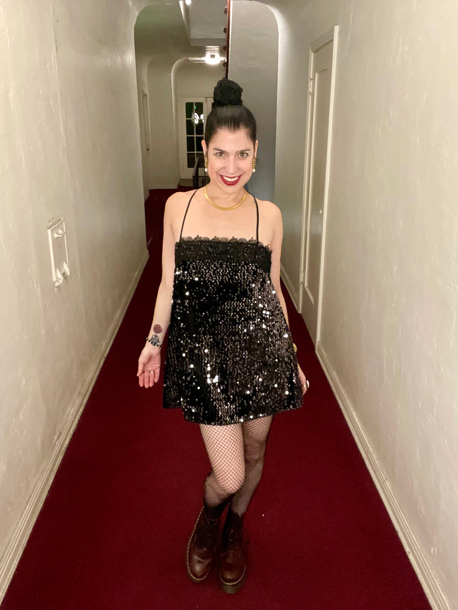 green emerald velvet dress Fashion Feng Shui: The Power of Dressing with Intention: Maggiore, Evana,  Donnelly, Sue: 9781508939115: Amazon.com: Books