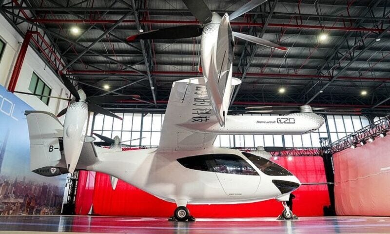 China apresenta novo carro voador que leva 5 pessoas e viaja a 260 km/h
