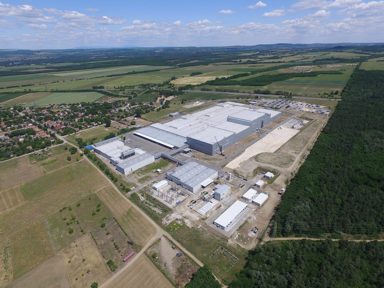 Samsung SDI battery factory complex in Göd, Hungary, a large industrial site expanded for electric-vehicle battery production. Samsung SDI battery factory complex in Göd, Hungary, a large industrial site expanded for electric-vehicle battery production.