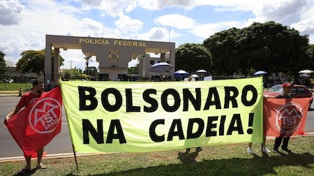 Bolsonaro é preso preventivamente a pedido da PF - Estadão
