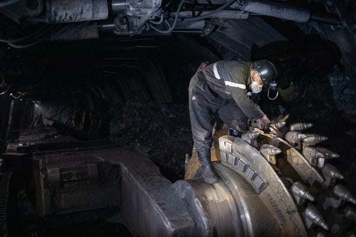 On Jan. 11, workers at Tashan Coal Mine in Datong, Shanxi province inspect coal cutters. Photo: VCG