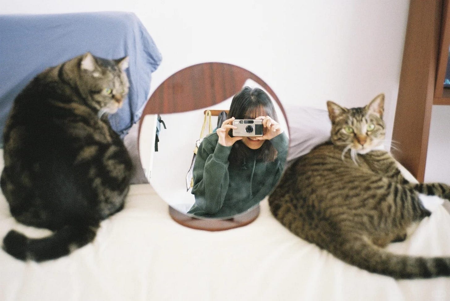 她和她的胶片相机