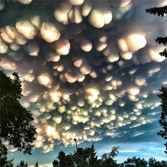 UFO or Crazy Cloud? 'Weird Cloud Atlas' Helps You Decide | Smart News| Smithsonian Magazine UFO or Crazy Cloud? 'Weird Cloud Atlas' Helps You Decide | Smart News| Smithsonian Magazine