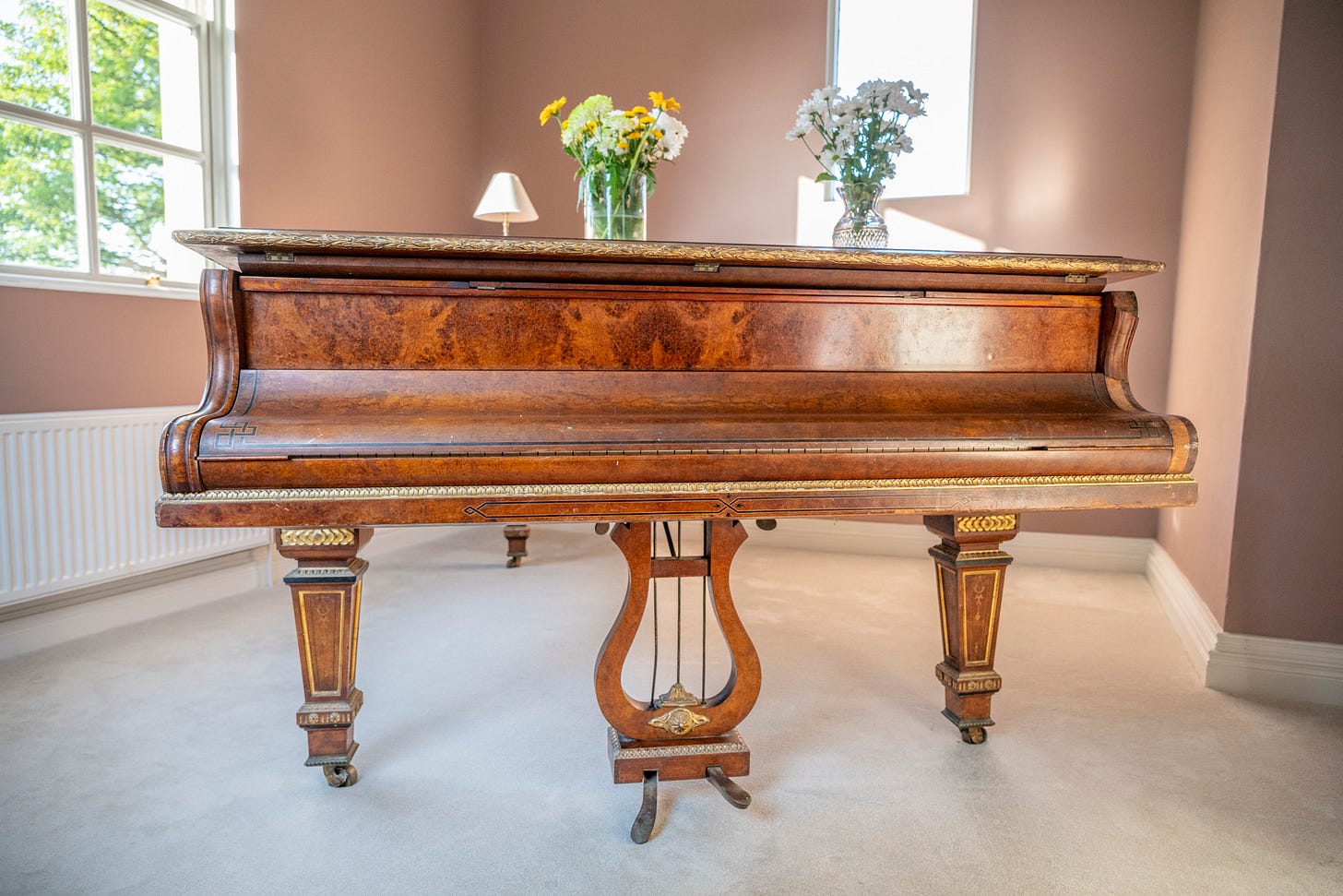 A piano with flowers on top
AI-generated content may be incorrect. A piano with flowers on top
AI-generated content may be incorrect.