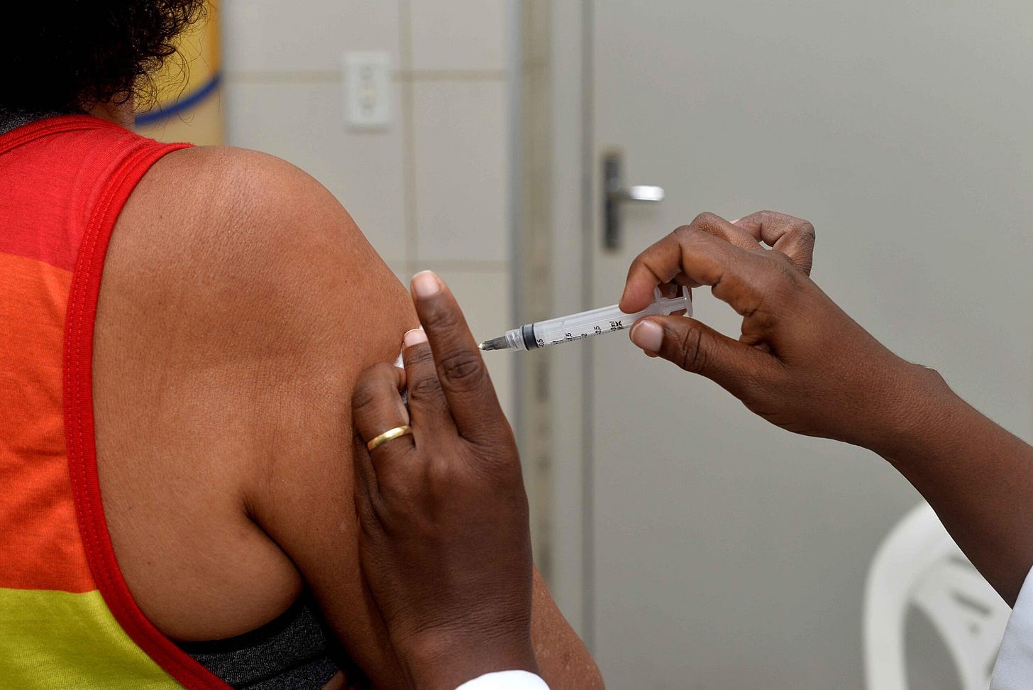 Entenda como será a aplicação da 3ª dose da vacina de Covid-19 no Brasil -  Revista Galileu | Saúde