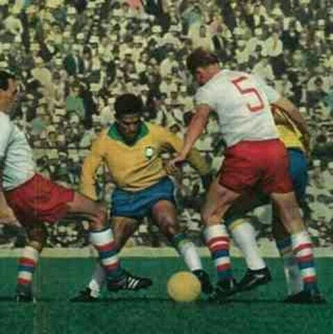 Brazil 3 Czechoslovakia 1 in 1962 in Santiago. Garrincha goes through 2  Czech defenders at the World Cup Final.