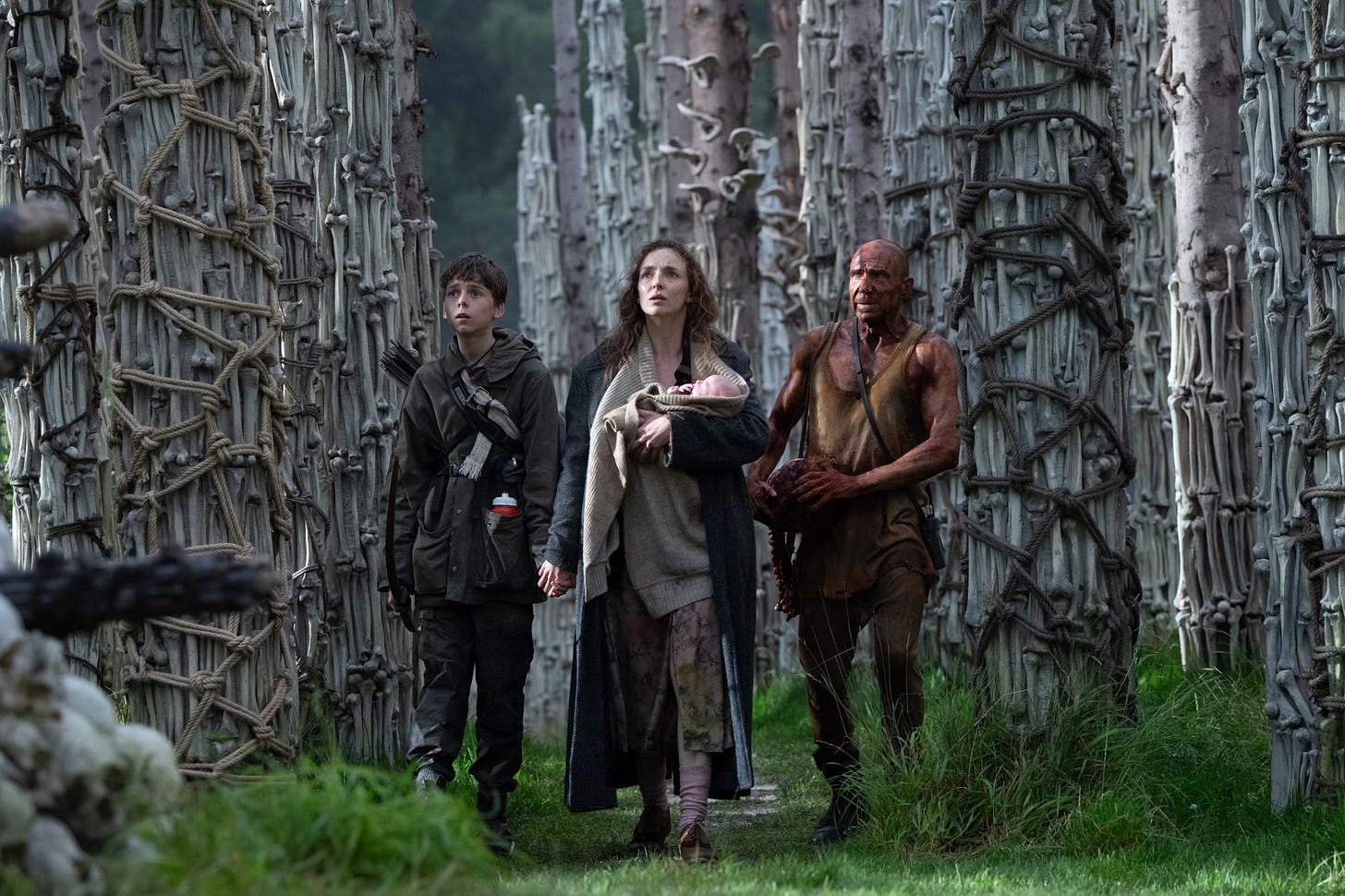Spike (Alfie Williams), Isla (Jodie Comer) and Dr. Kelson (Ralph Fiennes) in 28 Years Later Spike (Alfie Williams), Isla (Jodie Comer) and Dr. Kelson (Ralph Fiennes) in 28 Years Later