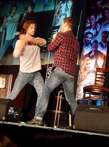 dallas_con_2015_phone_1337_WM