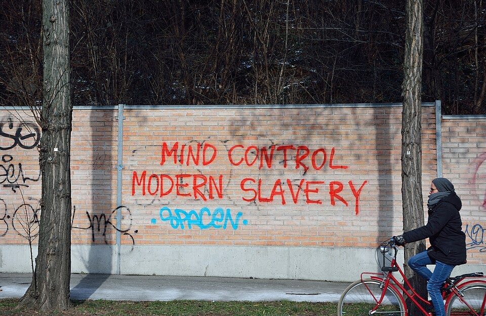 File:Graffiti Linzer Straße, Vienna 04.jpg